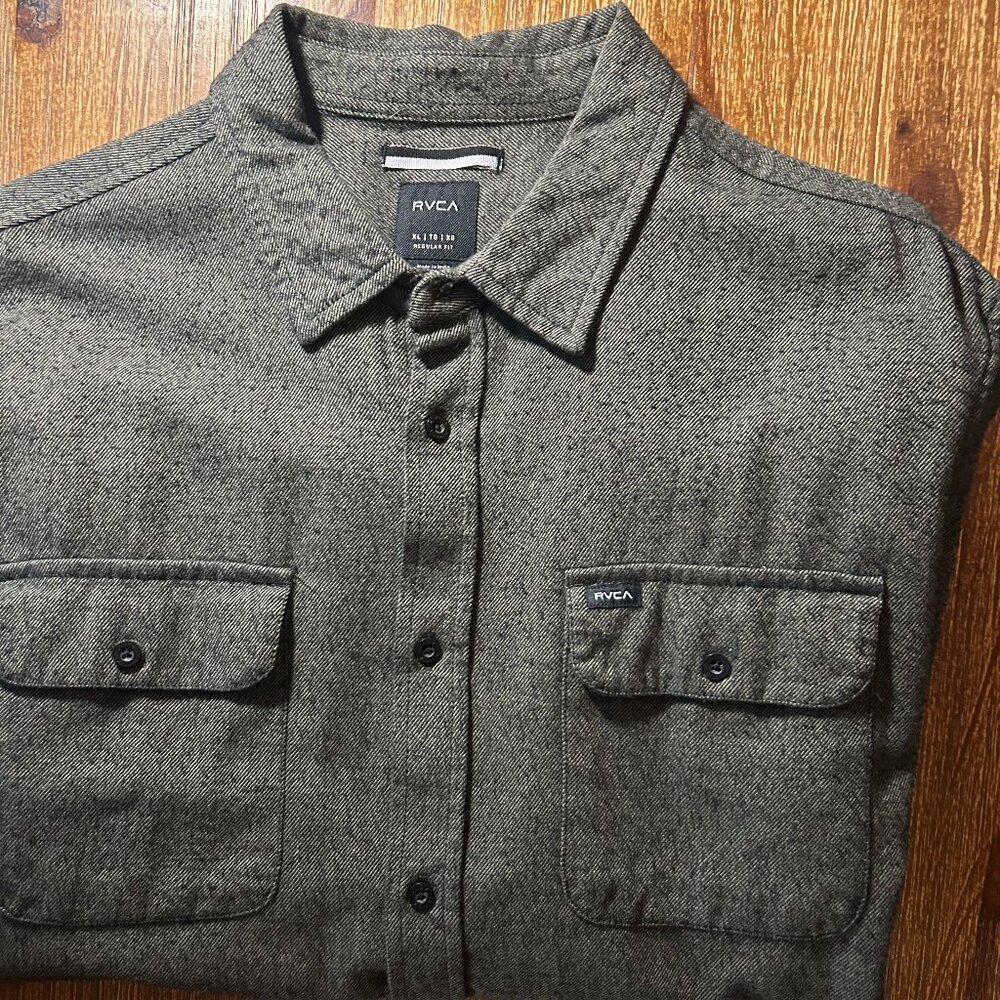 RVCA Men’s XL Shirt – Grey Woven Button‑Up, Regular Fit